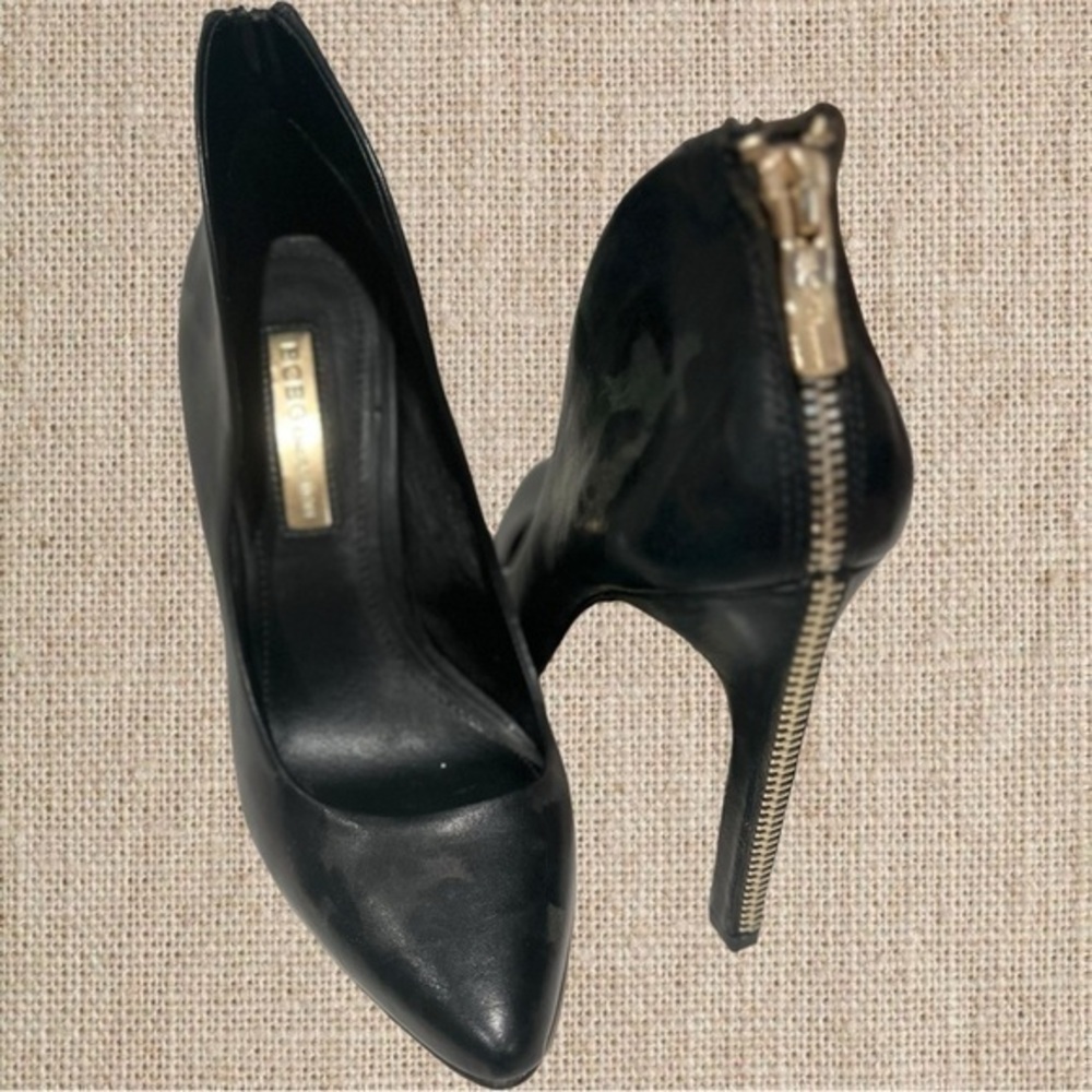 Black Pump heels with zipper detail